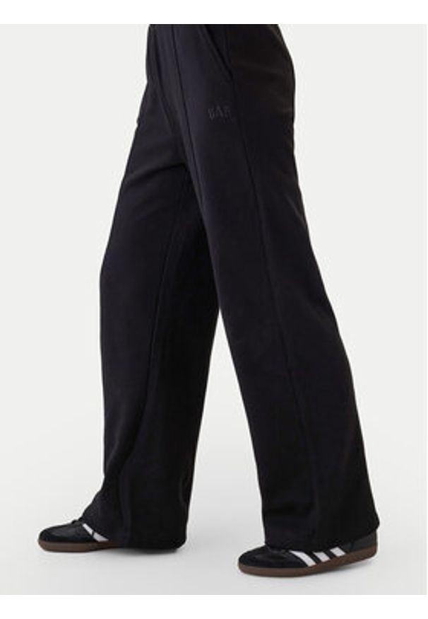 GAP - Gap Spodnie dresowe 523579-01 Czarny Regular Fit. Kolor: czarny. Materiał: bawełna