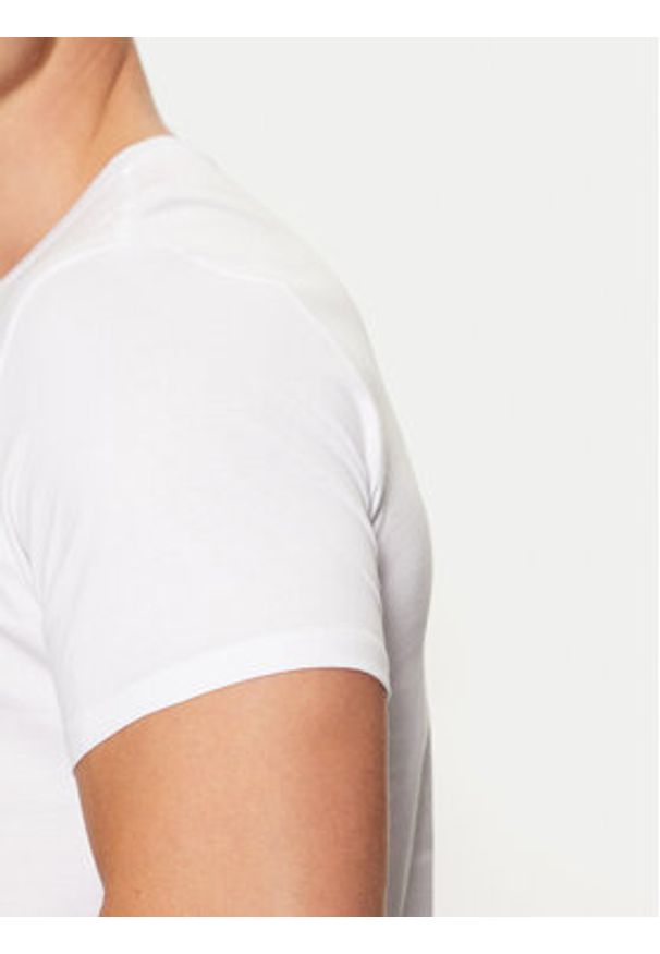 Guess T-Shirt M4GP39 K7HD0 Biały Regular Fit. Kolor: biały. Materiał: bawełna