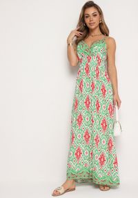 Born2be - Zielona Taliowana Sukienka z Wiskozy na Regulowanych Ramiączkach z Gumką w Pasie Zenadea. Okazja: na co dzień. Kolor: zielony. Materiał: wiskoza. Długość rękawa: na ramiączkach. Sezon: lato. Styl: wizytowy, casual #7