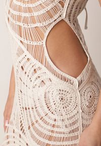 Born2be - Beżowa Sukienka Plażowa z Bawełny Ozdobiona Szydełkowym Wzorem Delomare. Okazja: na plażę. Kolor: beżowy. Materiał: bawełna. Wzór: aplikacja. Sezon: lato. Styl: elegancki, wakacyjny #4