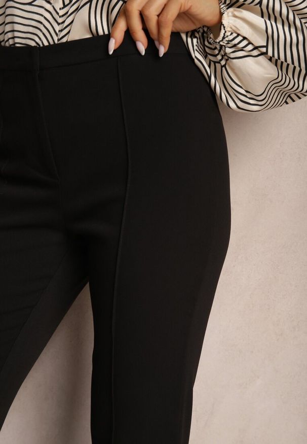 Renee - Czarne Garniturowe Spodnie High Waist Dzwony Irithaela. Okazja: na spotkanie biznesowe. Stan: podwyższony. Kolor: czarny. Styl: biznesowy, klasyczny