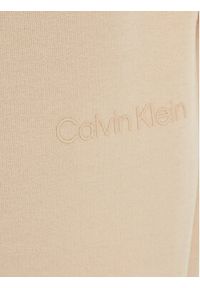 Calvin Klein Curve Spodnie dresowe Inclusive Micro Logo K20K204884 Beżowy Regular Fit. Kolor: beżowy. Materiał: bawełna