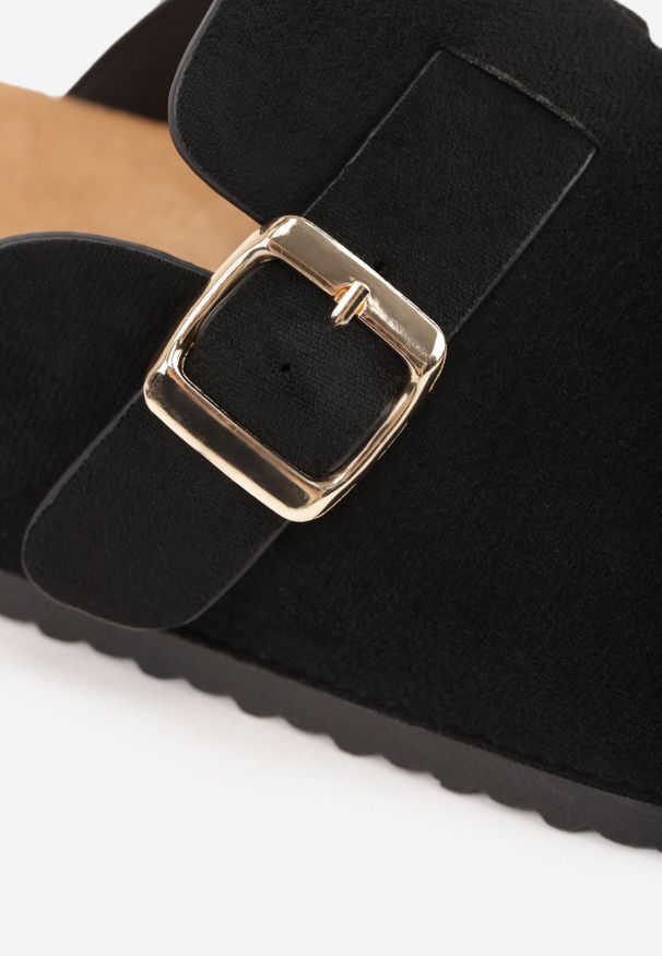 Born2be - Czarne Klapki z Ozdobnym Paskiem i Klamrą Calevelis. Nosek buta: okrągły. Kolor: czarny. Materiał: jeans. Obcas: na obcasie. Styl: elegancki, klasyczny. Wysokość obcasa: średni