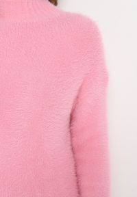 Born2be - Różowy Sweter z Półgolfem i Dłuższym Włosiem Evassem. Kolor: różowy. Materiał: dzianina. Długość rękawa: długi rękaw. Długość: długie #3