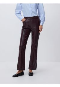 Reserved - Spodnie z imitacji skóry - bordowy. Kolor: czerwony. Materiał: skóra #1