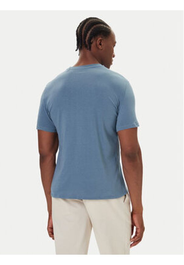 Mustang T-Shirt Austin 1016858 Niebieski Regular Fit. Kolor: niebieski. Materiał: bawełna
