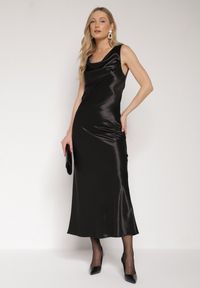 Born2be - Czarna Koktajlowa Sukienka Satynowa z Wiskozy z Bawełną Delinavia. Kolor: czarny. Materiał: satyna, bawełna, wiskoza. Styl: wizytowy #4
