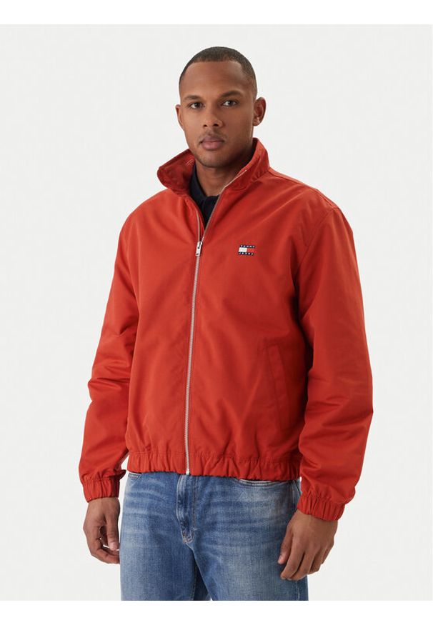 Tommy Jeans Kurtka przejściowa Essential DM0DM22720 Czerwony Regular Fit. Kolor: czerwony. Materiał: syntetyk