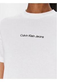 Calvin Klein Jeans T-Shirt J20J221065 Biały Regular Fit. Kolor: biały. Materiał: bawełna