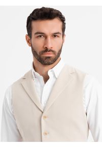 Ombre Clothing - Dopasowana elegancka męska kamizelka z elastanem i klapami – beżowa V2 OM-BLZV-0145 - XXL. Kolor: beżowy. Materiał: elastan. Wzór: gładki, jednolity. Styl: elegancki #9