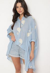 Born2be - Niebieska Bawełniana Koszula o Kroju Nietoperza z Haftami Lilariela. Okazja: na co dzień. Kolor: niebieski. Materiał: bawełna. Wzór: haft. Styl: elegancki, casual