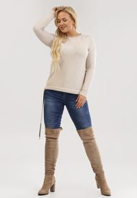 Born2be - Kremowy Sweter Yreltarish. Kolor: beżowy. Materiał: jeans, skóra. Długość rękawa: długi rękaw. Długość: długie. Wzór: jednolity. Styl: klasyczny #3