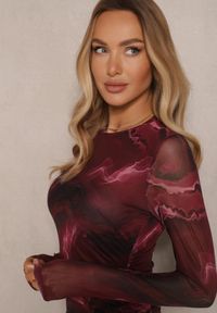 Renee - Bordowa Dopasowana Sukienka z Siateczkowego Materiału z Wiskozą Zdobiona Rozcięciem Naliriel. Kolor: czerwony. Materiał: materiał, wiskoza. Długość rękawa: długi rękaw. Wzór: aplikacja. Styl: elegancki #4