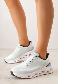 Born2be - Niebieskie Buty Sportowe na Grubej Geometrycznej Podeszwie Alexusa. Okazja: na co dzień. Kolor: niebieski. Materiał: jeans, dresówka. Wzór: geometria #1