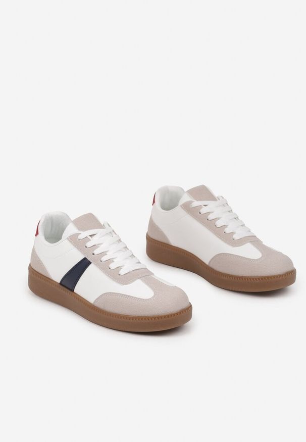 Renee - Biało-Granatowe Sneakersy Tenisówki z Geometrycznym Wzorem Hanivra. Okazja: na co dzień. Kolor: biały. Materiał: jeans. Wzór: geometria. Obcas: na płaskiej podeszwie