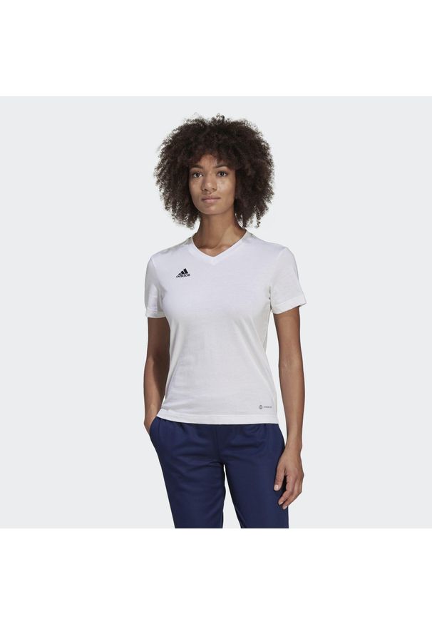 Adidas - Koszulka piłkarska damska adidas Entrada 22 Tee. Kolor: biały. Materiał: tkanina. Sport: piłka nożna