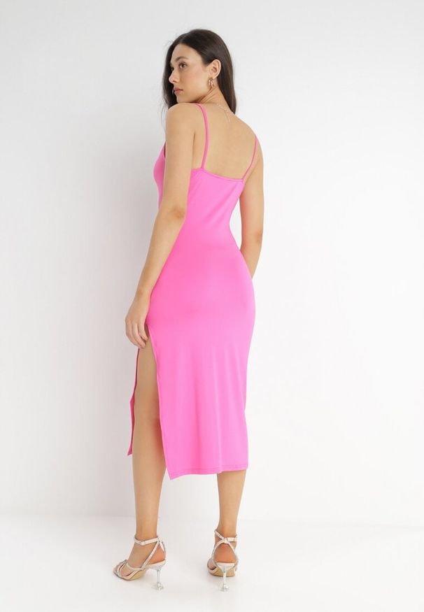 Born2be - Różowa Sukienka Althilea. Okazja: na wesele, na ślub cywilny, na imprezę. Kolor: różowy. Materiał: wiskoza, tkanina, satyna. Długość rękawa: na ramiączkach. Wzór: jednolity. Styl: glamour, wakacyjny. Długość: mini