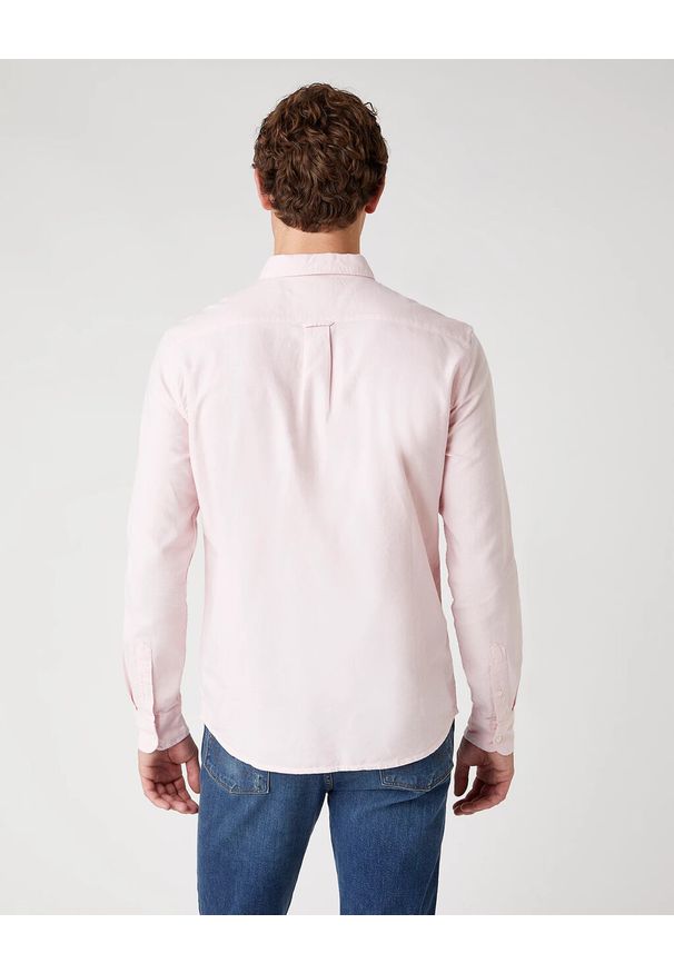 Wrangler - MĘSKA KOSZULA WRANGLER LS 1 PKT BUTTON DOWN SILVER PINK W5A3BMXTU 112130024. Typ kołnierza: button down
