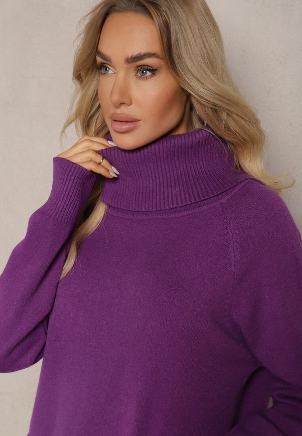 Renee - Fioletowy Casualowy Golf z Domieszką Wiskozy Ozdobiony Małymi Kieszeniami Viasya. Okazja: na co dzień. Typ kołnierza: golf. Kolekcja: plus size. Kolor: fioletowy. Długość: długie. Wzór: aplikacja. Materiał: wiskoza. Długość rękawa: długi rękaw. Styl: casual