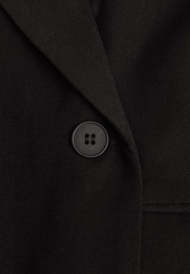 Renee - Czarna Marynarka Dwurzędowa o Kroju Oversize Clasora. Typ kołnierza: golf. Kolor: czarny. Materiał: poliester. Styl: klasyczny