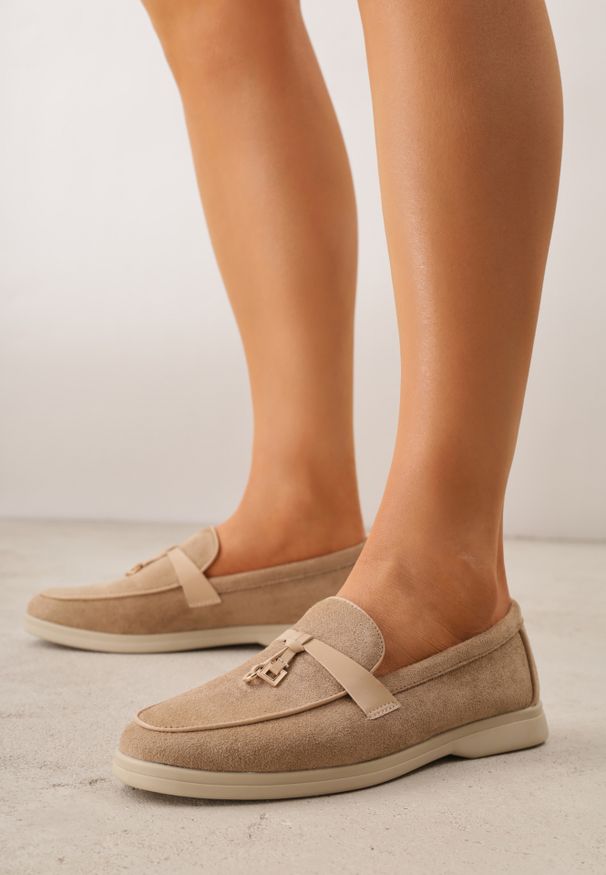 Renee - Ciemnobeżowe Mokasyny VICES z Imitacji Zamszu z Wkładką ze Skóry Naturalnej Dispova. Okazja: na co dzień. Kolor: beżowy. Materiał: zamsz, skóra. Styl: casual, elegancki