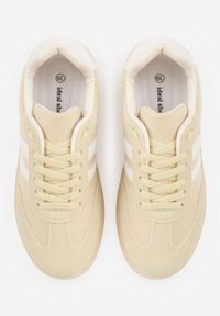 Born2be - Żółte Sneakersy na Kauczukowej Grubej Podeszwie z Paskami po Bokach Ninlili. Okazja: na co dzień. Zapięcie: pasek. Kolor: żółty. Materiał: kauczuk #6