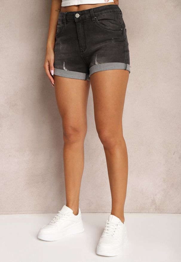 Renee - Czarne Szorty Jeansowe Push Up z Wiskozą i Bawełną High Waist z Przetarciami Vimillda. Okazja: na co dzień. Stan: podwyższony. Kolor: czarny. Materiał: bawełna, wiskoza, jeans. Sezon: lato. Styl: casual, elegancki