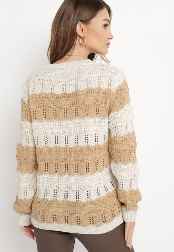 Born2be - Beżowy Sweter z Ażurowej Dzianiny w Szerokie Paski z Metaliczną Nitką Cassaphne. Kolor: beżowy. Materiał: dzianina. Wzór: paski, ażurowy