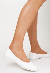 Born2be - Białe Balerinki Phalymes. Nosek buta: okrągły. Kolor: biały. Materiał: lakier. Szerokość cholewki: normalna. Wzór: kwiaty, gładki. Styl: klasyczny, elegancki #5