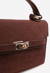 Renee - Brązowa Wieczorowa Torebka Typu Kuferek z Imitacji Zamszu z Rączką i Łańcuszkiem Argeris. Kolor: brązowy. Materiał: zamszowe. Styl: wizytowy #4