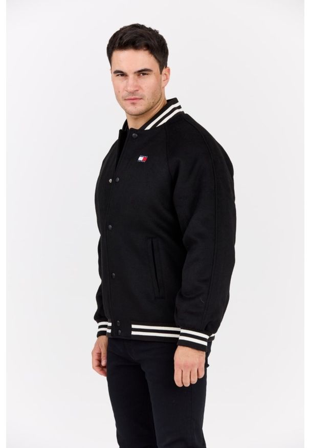 Tommy Jeans - TOMMY JEANS Czarny męski bomber z domieszką wełny Varsity. Okazja: na co dzień. Kolor: czarny. Materiał: wełna. Wzór: paski. Styl: sportowy, klasyczny, elegancki, casual