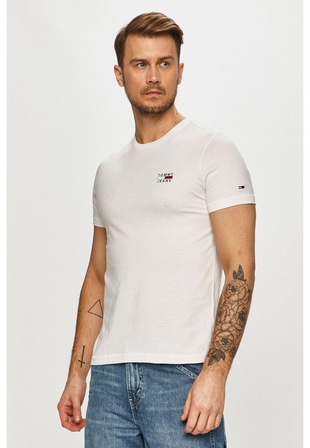 Tommy Jeans - T-shirt. Okazja: na co dzień. Kolor: biały. Materiał: bawełna, dzianina. Styl: casual