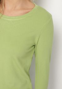Born2be - Zielona Bluzka Typu Longsleeve z Okrągłym Dekoltem Unelessa. Kolor: zielony. Materiał: jeans. Długość rękawa: długi rękaw. Styl: elegancki, klasyczny #6
