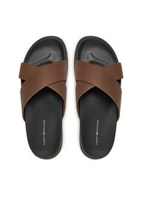 TOMMY HILFIGER - Tommy Hilfiger Klapki D Density Hilfiger Lth Cc Sand FM0FM05358 Brązowy. Kolor: brązowy. Materiał: skóra