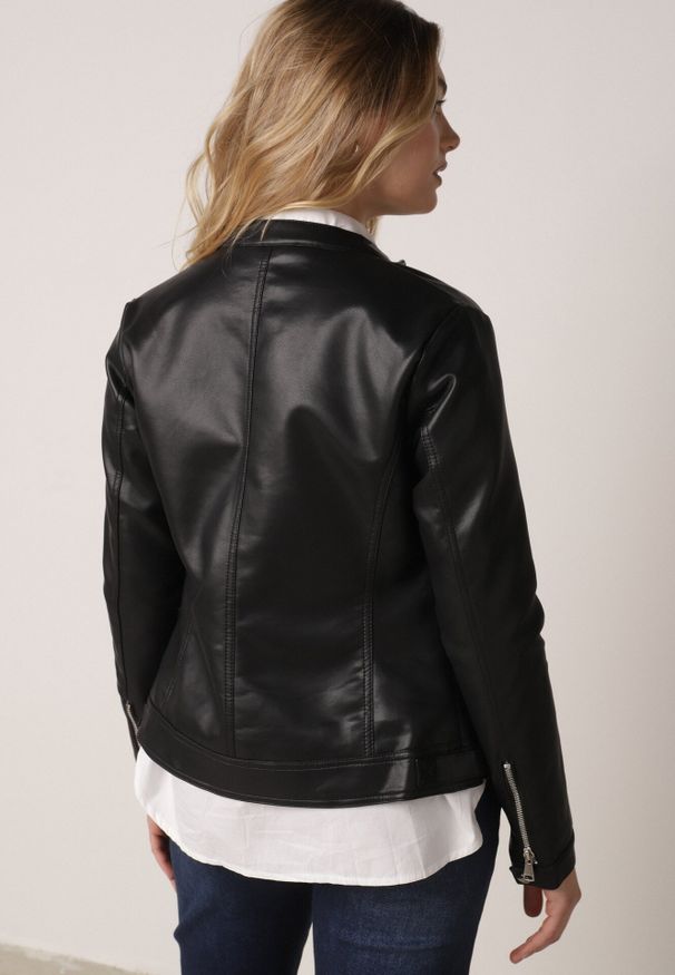 Born2be - Czarna Klasyczna Kurtka Ramoneska o Taliowantym Kroju Anlea. Okazja: na co dzień. Typ kołnierza: kołnierz z falbankami. Kolor: czarny. Materiał: jeans, skóra, poliester, dzianina. Styl: klasyczny