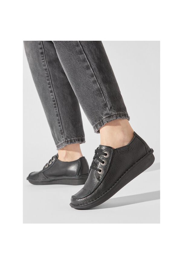 Półbuty Clarks. Kolor: czarny