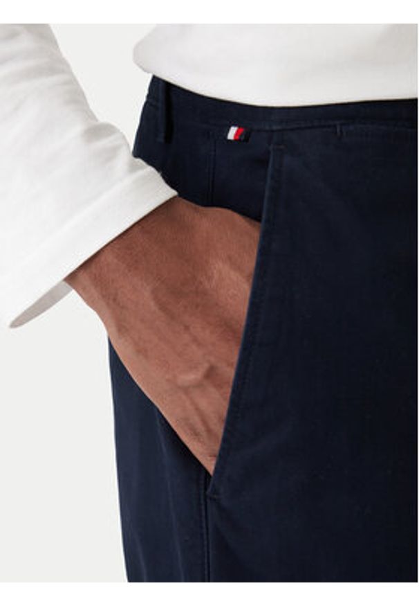 TOMMY HILFIGER - Tommy Hilfiger Chinosy Denton Essential MW0MW40262 Granatowy Straight Fit. Kolor: niebieski. Materiał: bawełna