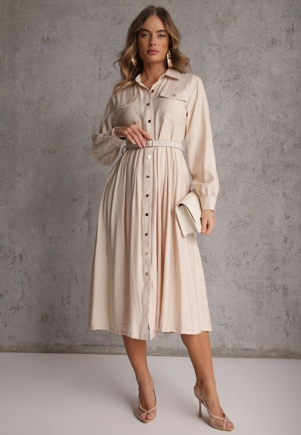 Renee - Beżowa Sukienka Rozkloszowana z Wiskozy o Koszulowym Kroju z Paskiem Anteis. Kolor: beżowy. Materiał: wiskoza. Wzór: aplikacja. Typ sukienki: koszulowe. Styl: elegancki