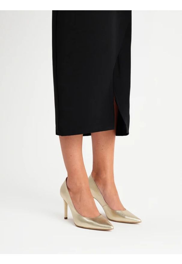 Ryłko - Złote czółenka na wysokiej szpilce. Kolor: złoty. Materiał: skóra. Obcas: na obcasie. Styl: street. Wysokość obcasa: średni