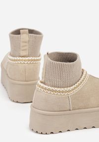Born2be - Beżowe Śniegowce VICES na Grubej Podeszwie z Haftem i Skarpetkową Cholewką Enantia. Okazja: na co dzień. Kolor: beżowy. Materiał: jeans. Szerokość cholewki: normalna. Wzór: haft. Styl: casual, elegancki