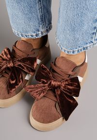 Born2be - Brązowe Sneakersy Typu Tenisówki z Welurową Kokardą Anorisse. Okazja: na co dzień. Kolor: brązowy. Materiał: welur #5