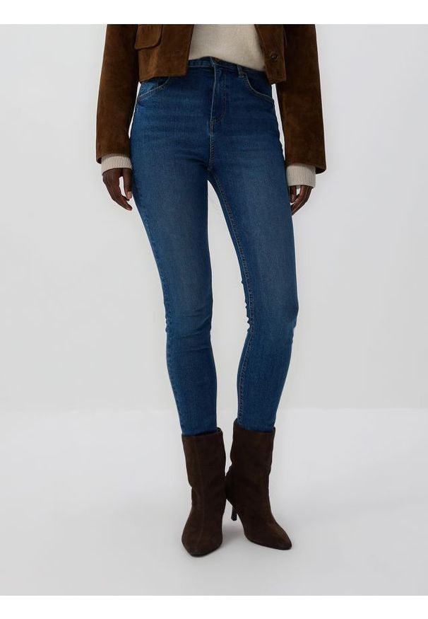 Reserved - Jeansy slim z dłuższą nogawką - granatowy. Kolor: niebieski. Długość: długie