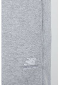 New Balance spodnie dresowe bawełniane męskie kolor szary melanżowe MP31503AG-3AG. Kolor: szary. Materiał: bawełna, dresówka. Wzór: melanż #4