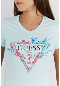 Guess - GUESS Błękitny t-shirt damski z logo z liśćmi i cyrkoniami. Typ kołnierza: dekolt w serek. Kolor: niebieski. Materiał: bawełna. Wzór: kwiaty