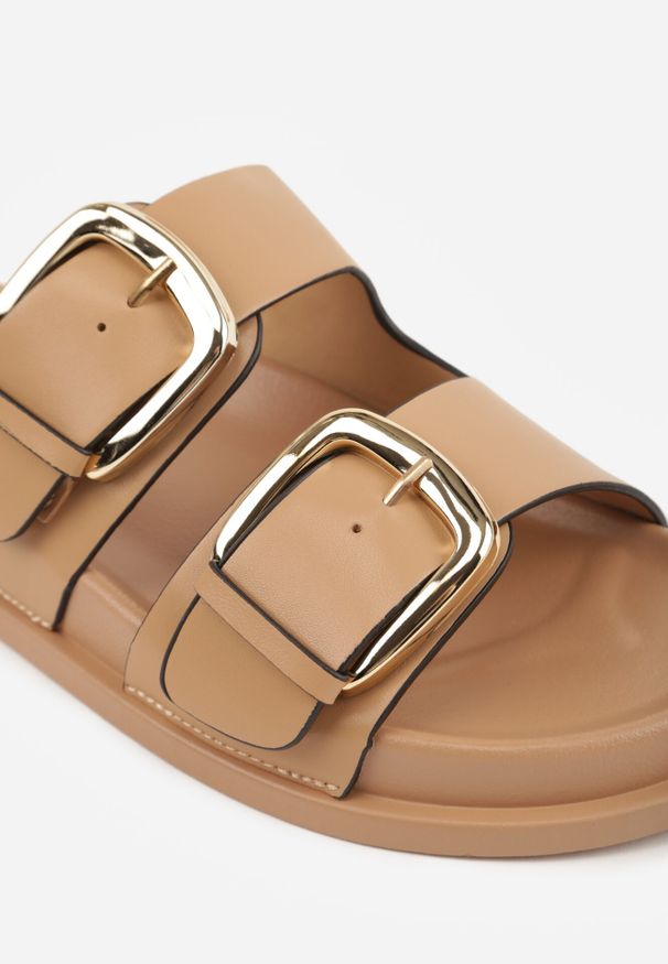 Born2be - Ciemnobeżowe Klapki Ozdobione Dwoma Paskami i Klamrami Jilryna. Okazja: na spacer, na co dzień. Kolor: beżowy. Materiał: jeans. Wzór: aplikacja. Sezon: lato. Styl: casual, klasyczny