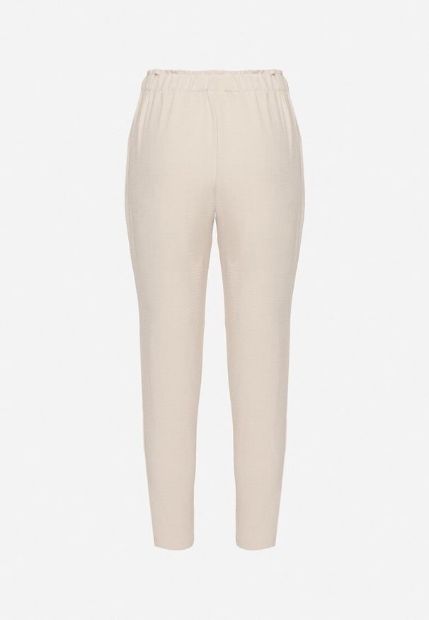 Born2be - Jasnobeżowe Spodnie o Klasycznym Kroju z Gumką w Talii Tilunea. Okazja: na co dzień. Kolor: beżowy. Styl: klasyczny