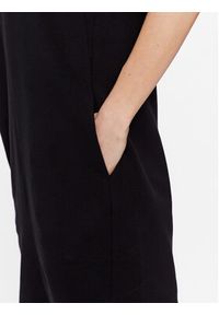 Karl Lagerfeld - KARL LAGERFELD Sukienka dzianinowa Logo 225W1356 Czarny Relaxed Fit. Typ kołnierza: dekolt w karo. Kolor: czarny. Materiał: dzianina, bawełna