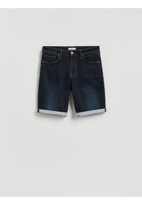 Reserved - Jeansowe szorty slim - granatowy. Kolor: niebieski. Materiał: jeans