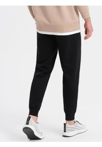 Ombre Clothing - Spodnie męskie dresowe z przeszyciem i zamkiem na nogawce - czarne V1 OM-PASK-0147 - XXL. Kolor: czarny. Materiał: dresówka. Wzór: nadruk #6
