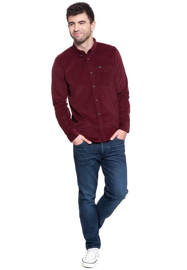 Lee - KOSZULA LEE BUTTON DOWN BURGUNDY L880MRMF 112123268. Typ kołnierza: button down. Materiał: materiał